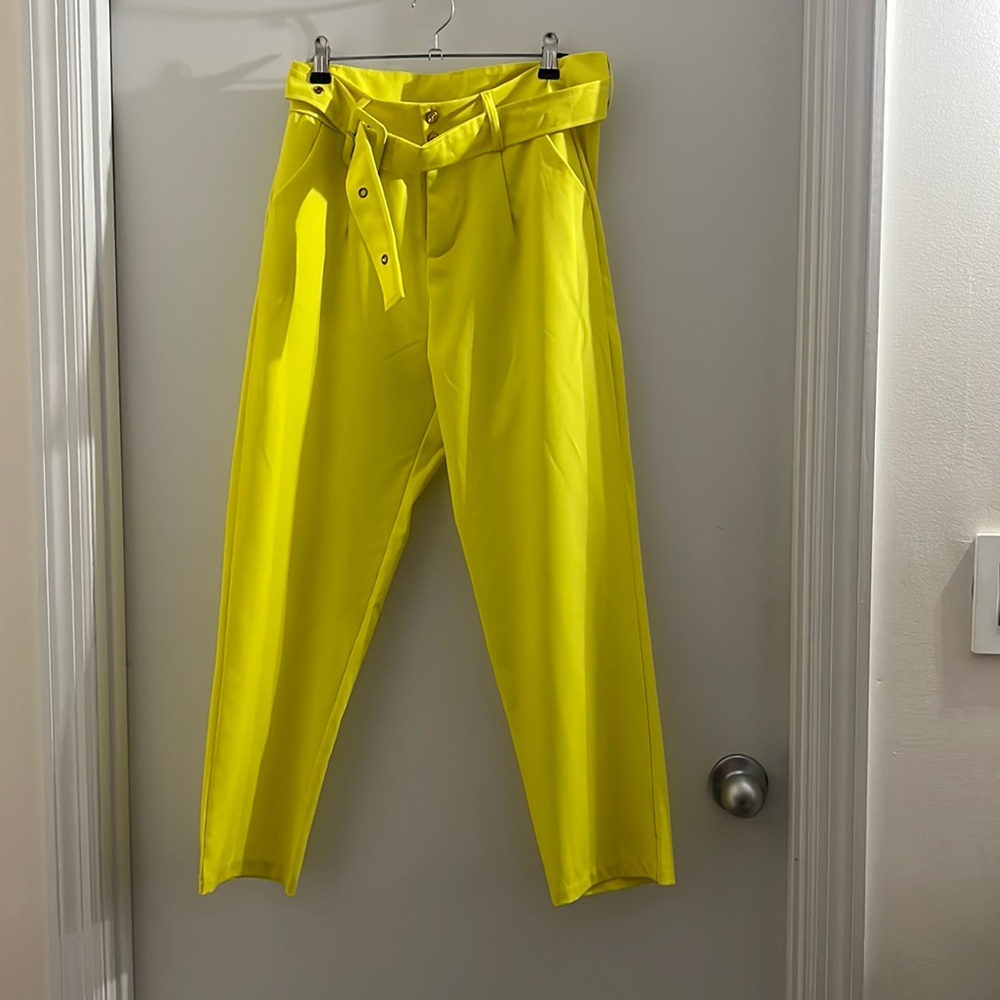 Clearance❗️ New Yellow Neon Color Trousers with Pockets and Belt Size S